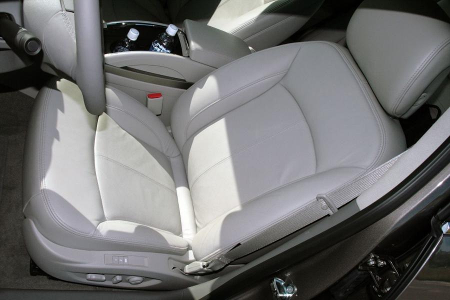 Интерьер Buick LaCrosse 2010 года  (NA) (фото 39 из 121)